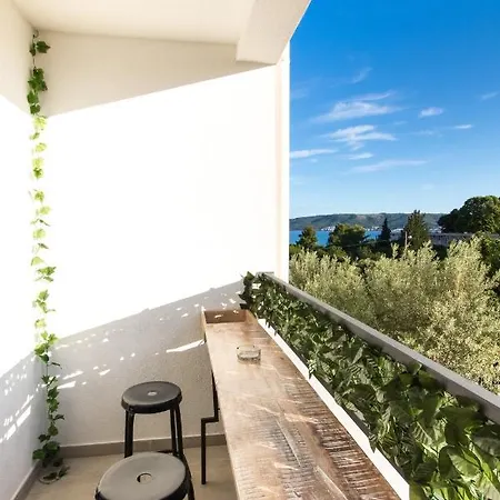 4 * Sunset Close To The Sea Apartment Kastela