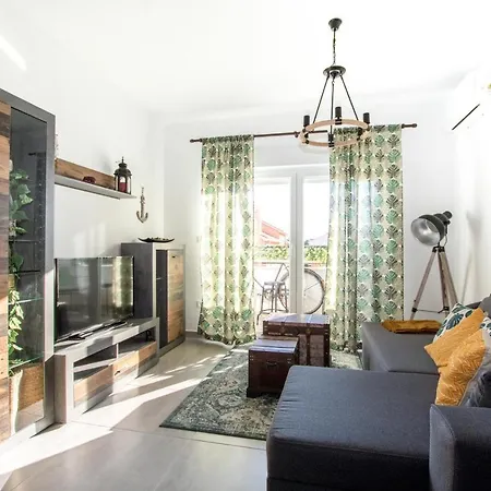 4 * Sunset Close To The Sea Apartment *