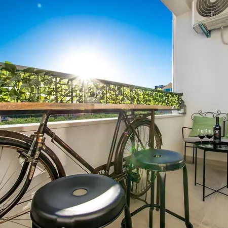 4 * Sunset Close To The Sea Apartment Kastela
