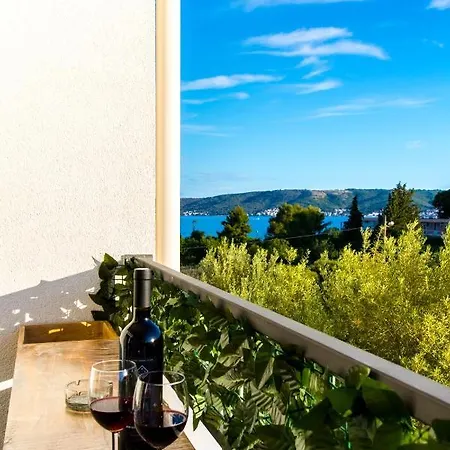 4 * Sunset Close To The Sea Apartment Kastela