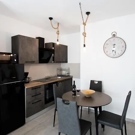 4 * Sunset Close To The Sea Apartment *